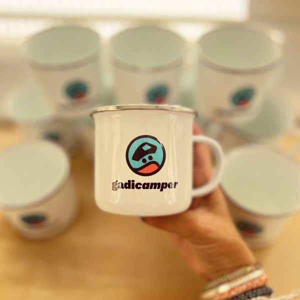 Taza metal Gadicamper producida por la Vida Camper